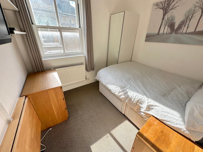 Room Mellish Street in Greater London