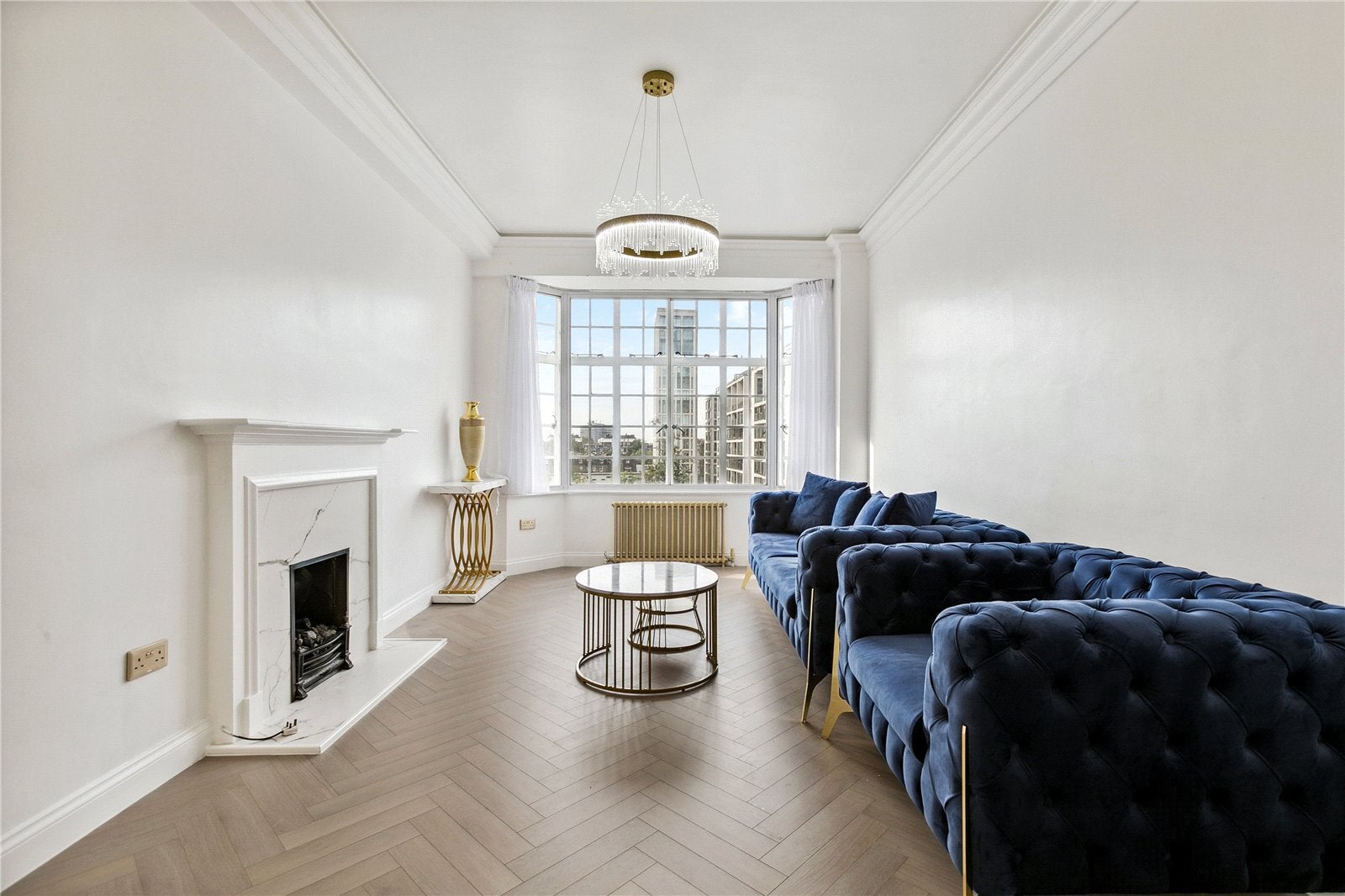 Flat Warwick Gardens in Greater London