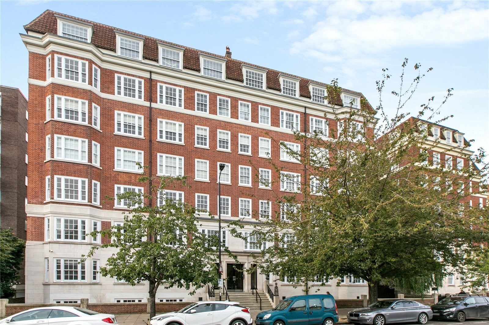 Flat Warwick Gardens in Greater London