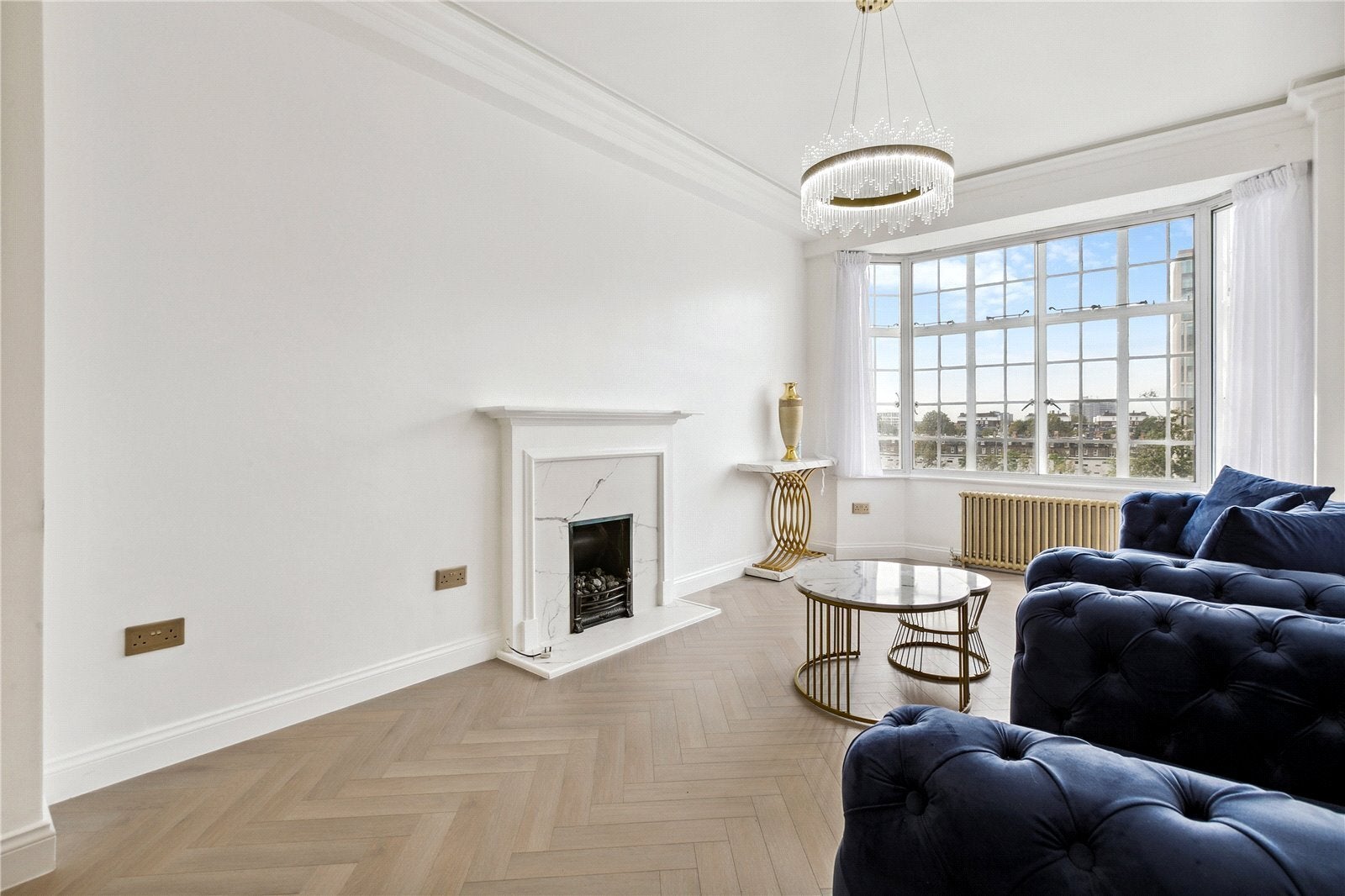 Flat Warwick Gardens in Greater London