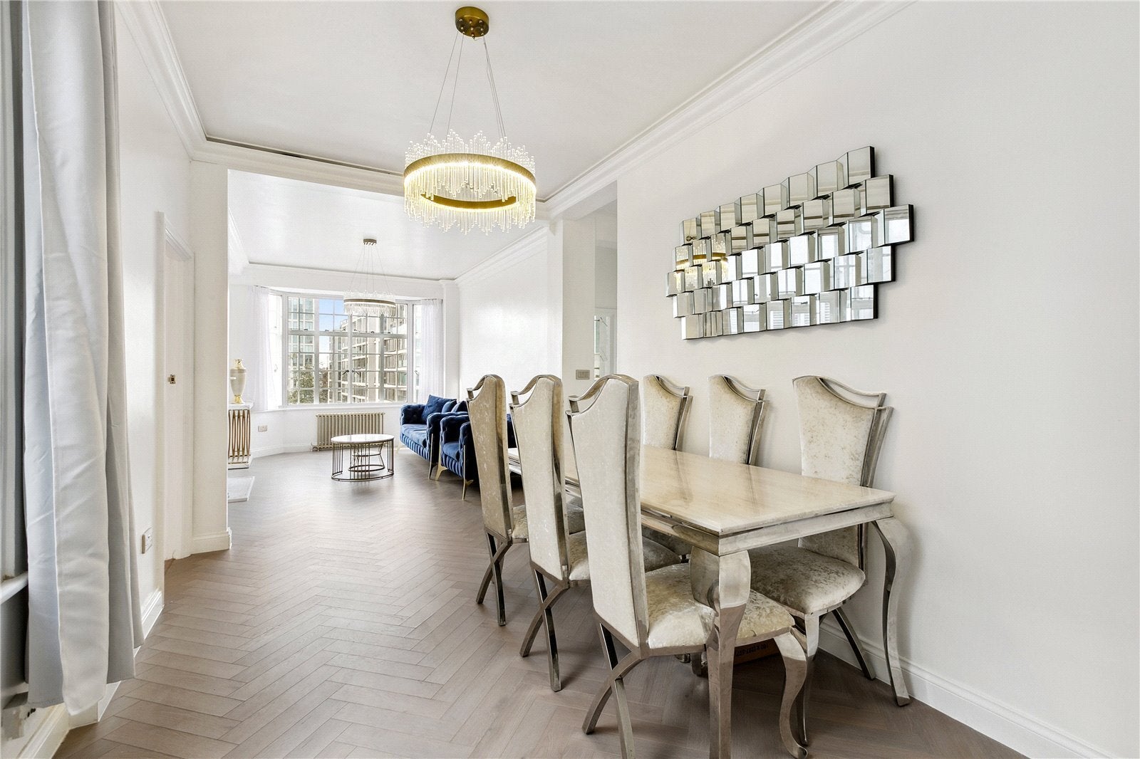 Flat Warwick Gardens in Greater London
