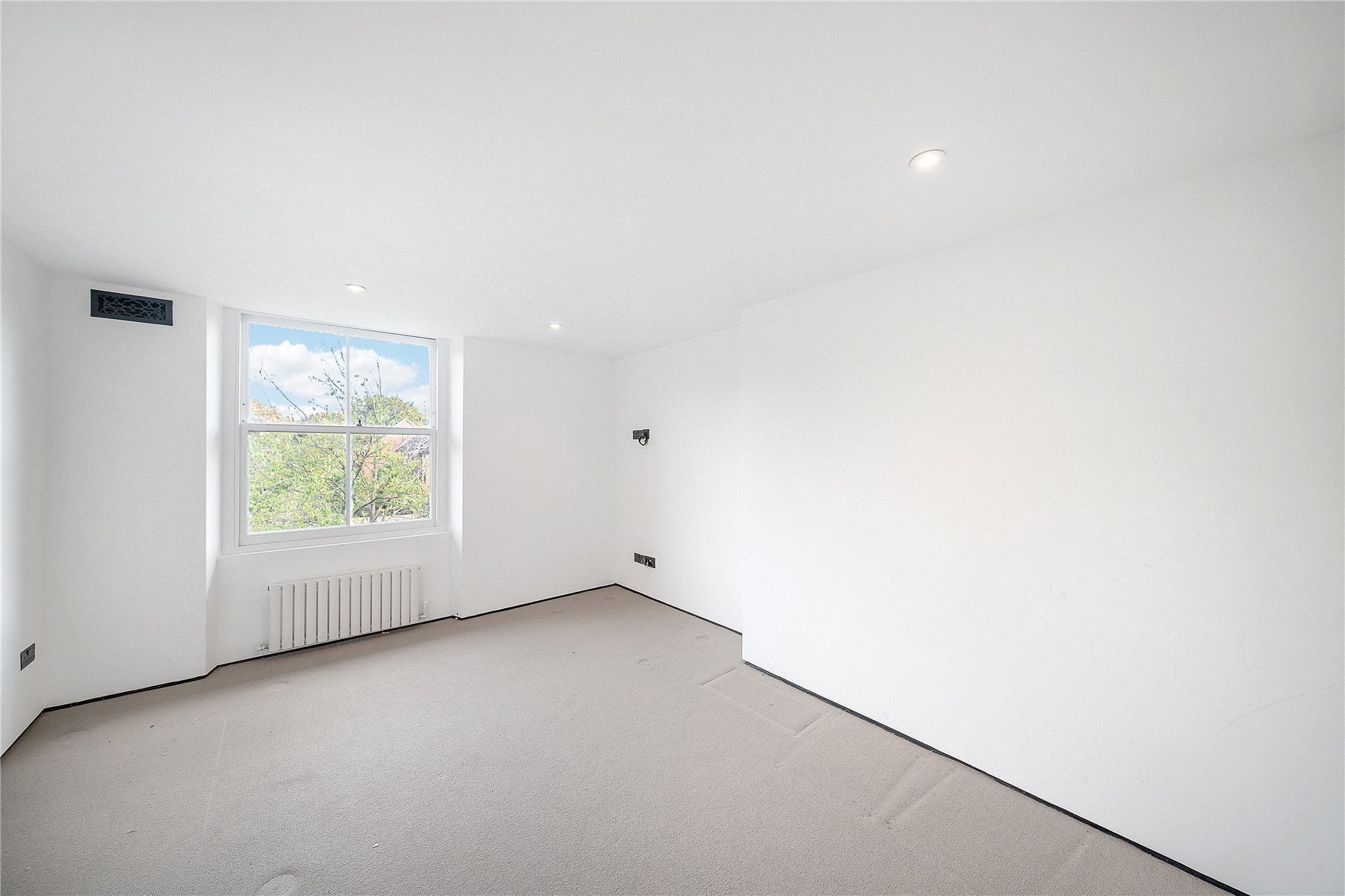 Flat Southend Road in Greater London