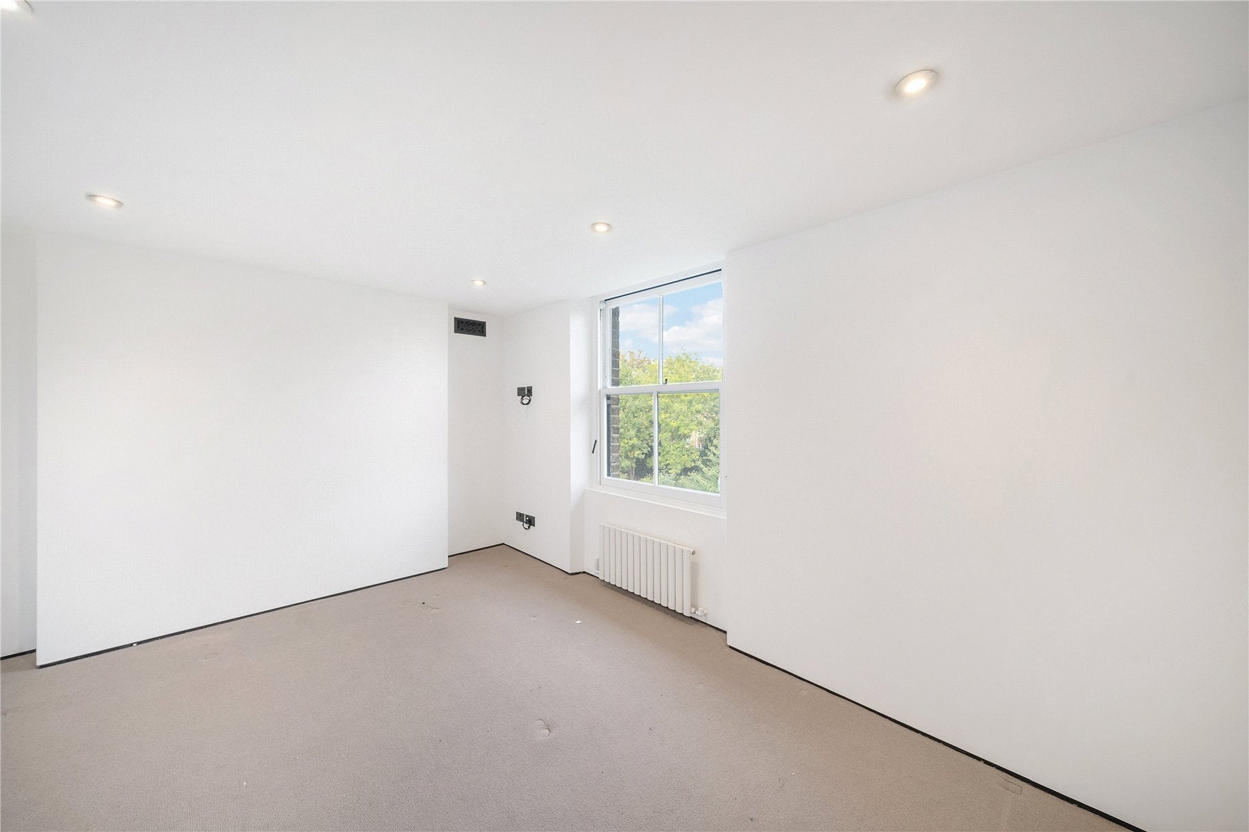 Flat Southend Road in Greater London