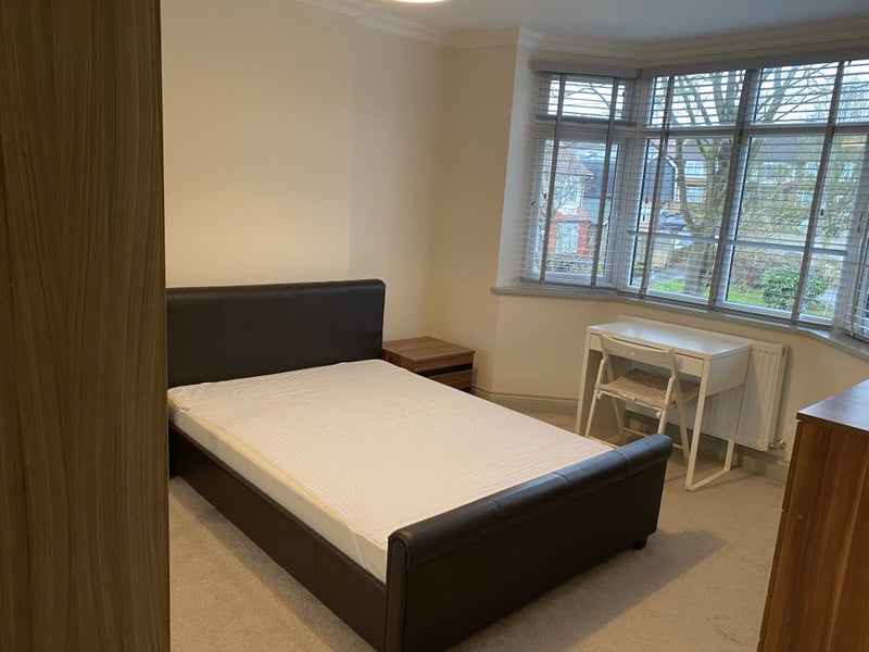 Room Princes Avenue in Greater London