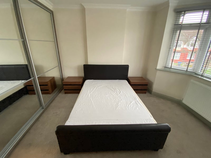 Room Princes Avenue in Greater London