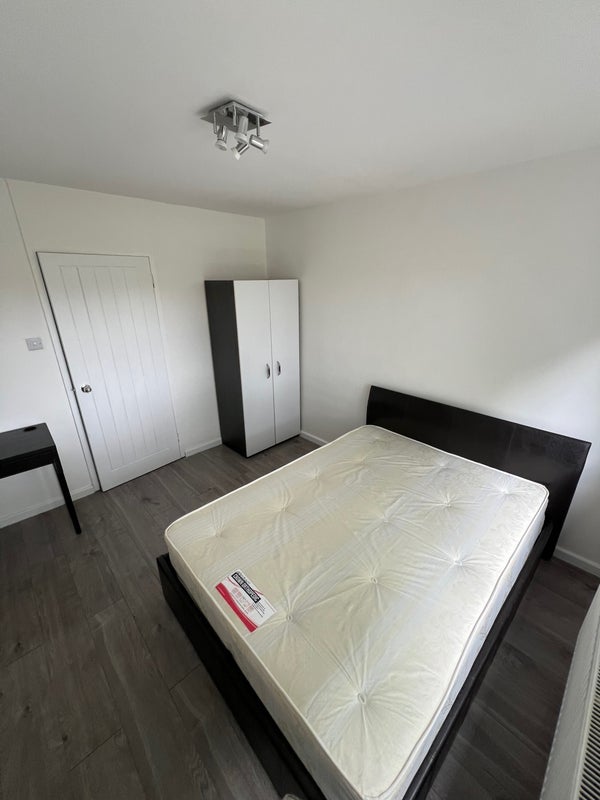 Room Patrick Connolly Gardens in Greater London