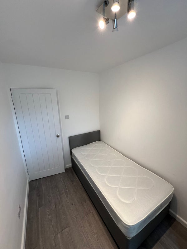 Room Patrick Connolly Gardens in Greater London