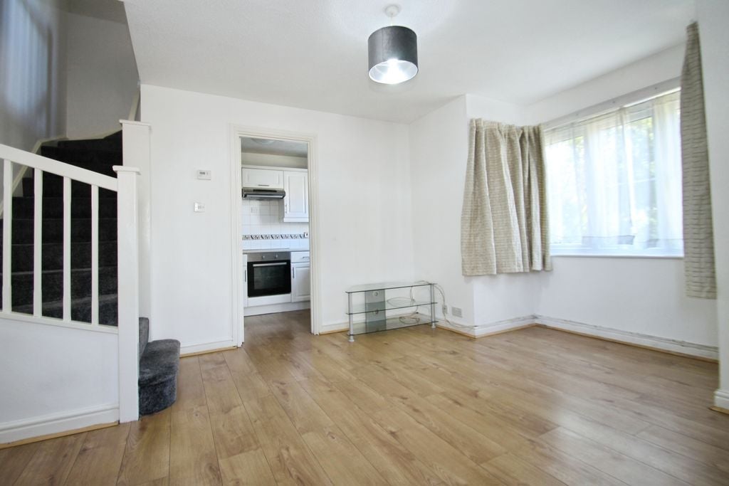 Flat Elliott Avenue in Greater London