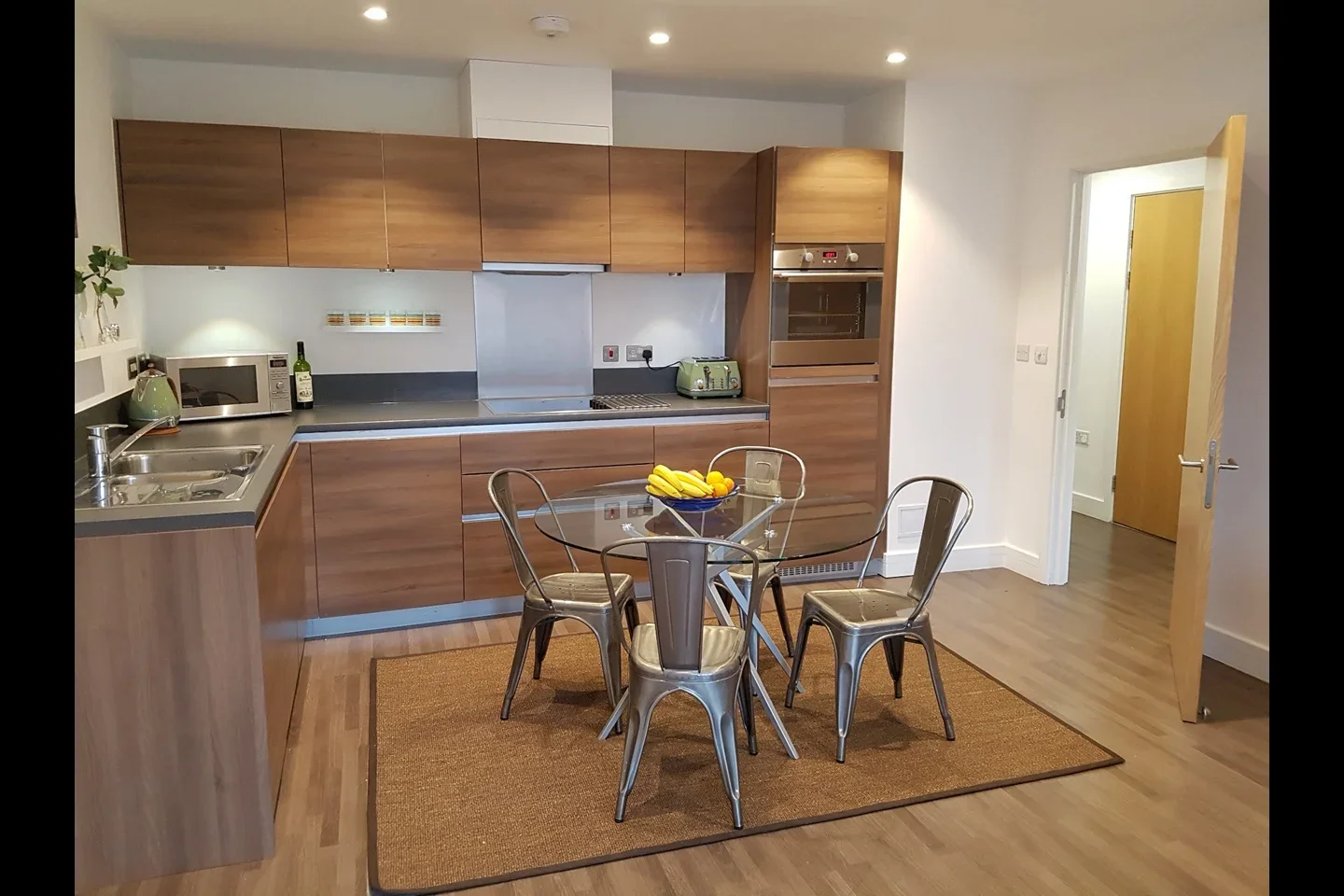 Flat Barking Road in Greater London