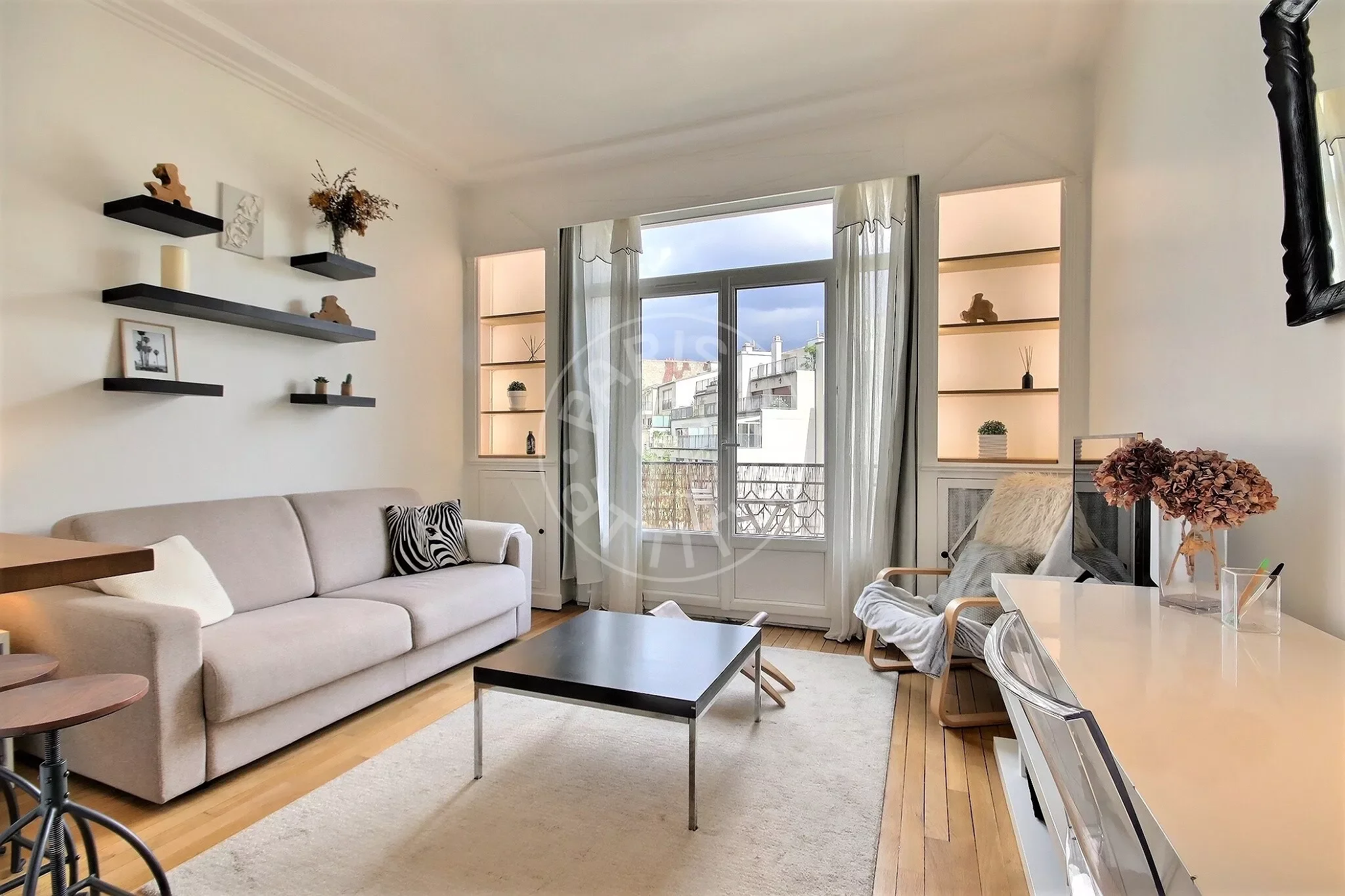 Flat Rue Jouvenet in Paris