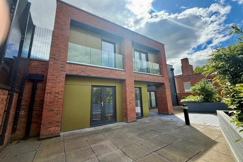 Flat Massie Street in Cheadle