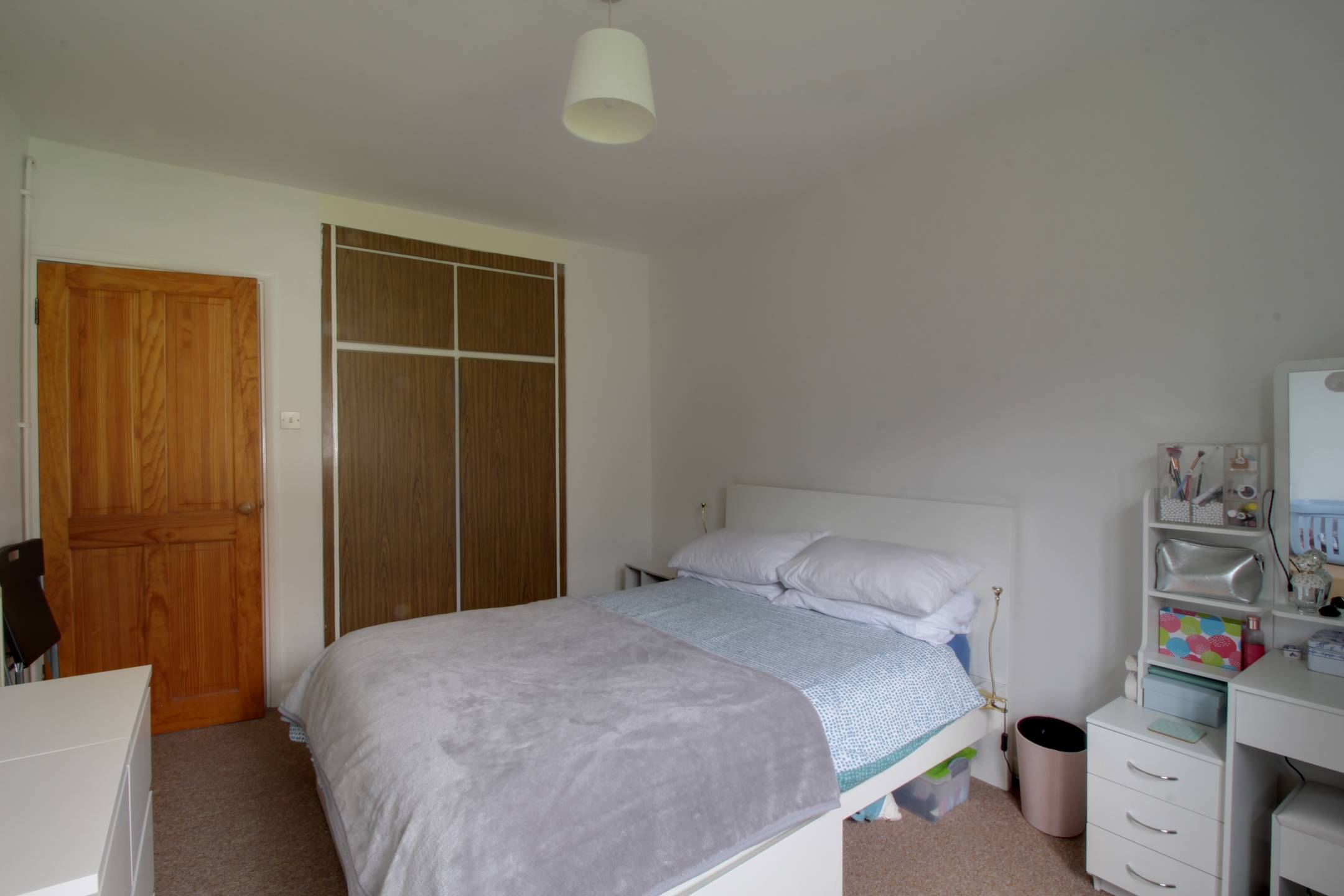 Flat Chatsworth Road in Greater London