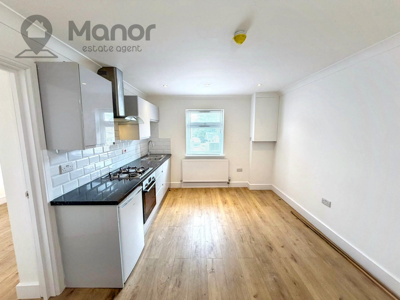 Flat Ilford Lane in Greater London