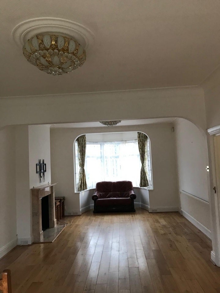 House Campbell Avenue in Greater London