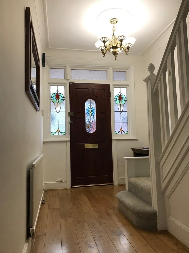 House Campbell Avenue in Greater London
