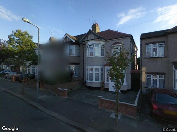 House Campbell Avenue in Greater London