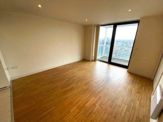 Flat Kelso Place in Manchester