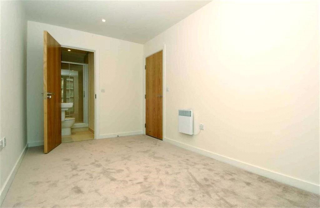 Flat Kelso Place in Manchester