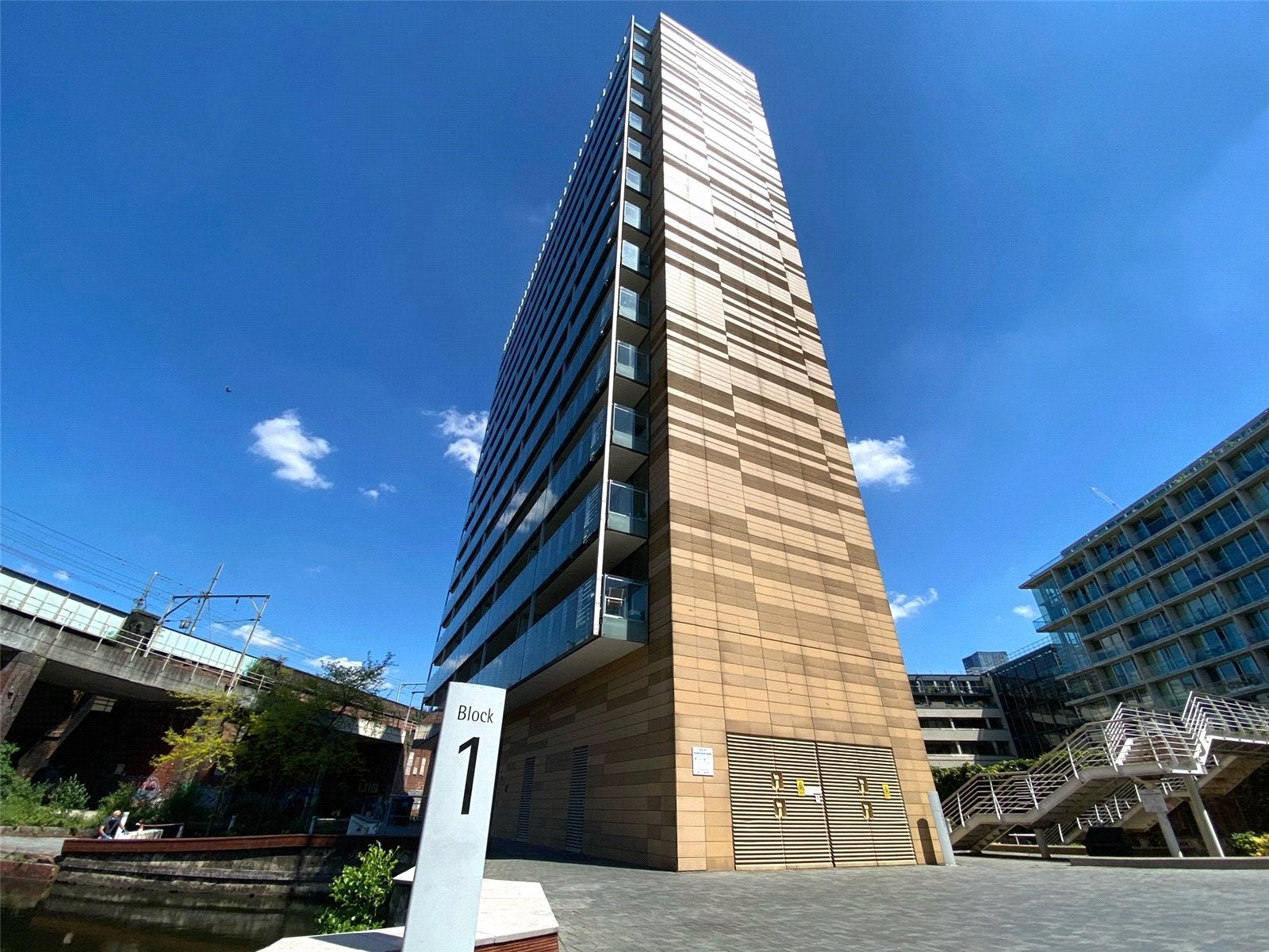 Flat Kelso Place in Manchester