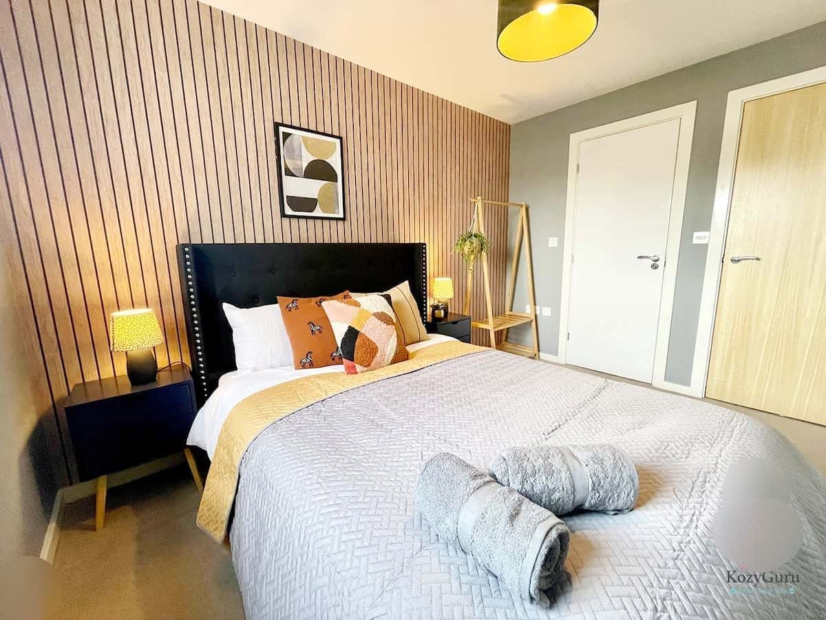 Flat Elmira Way in Salford