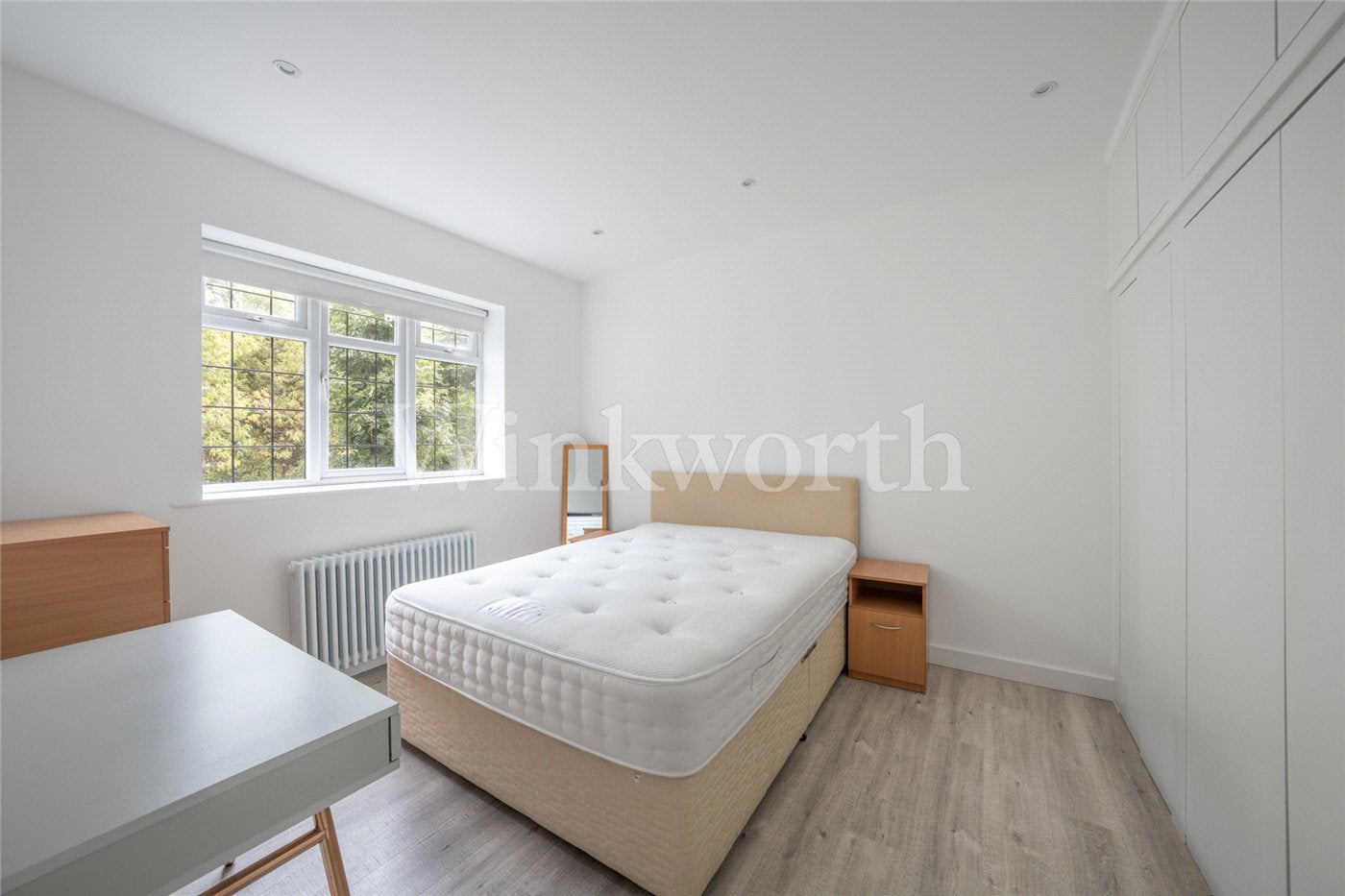 Flat Hendon Way in Greater London