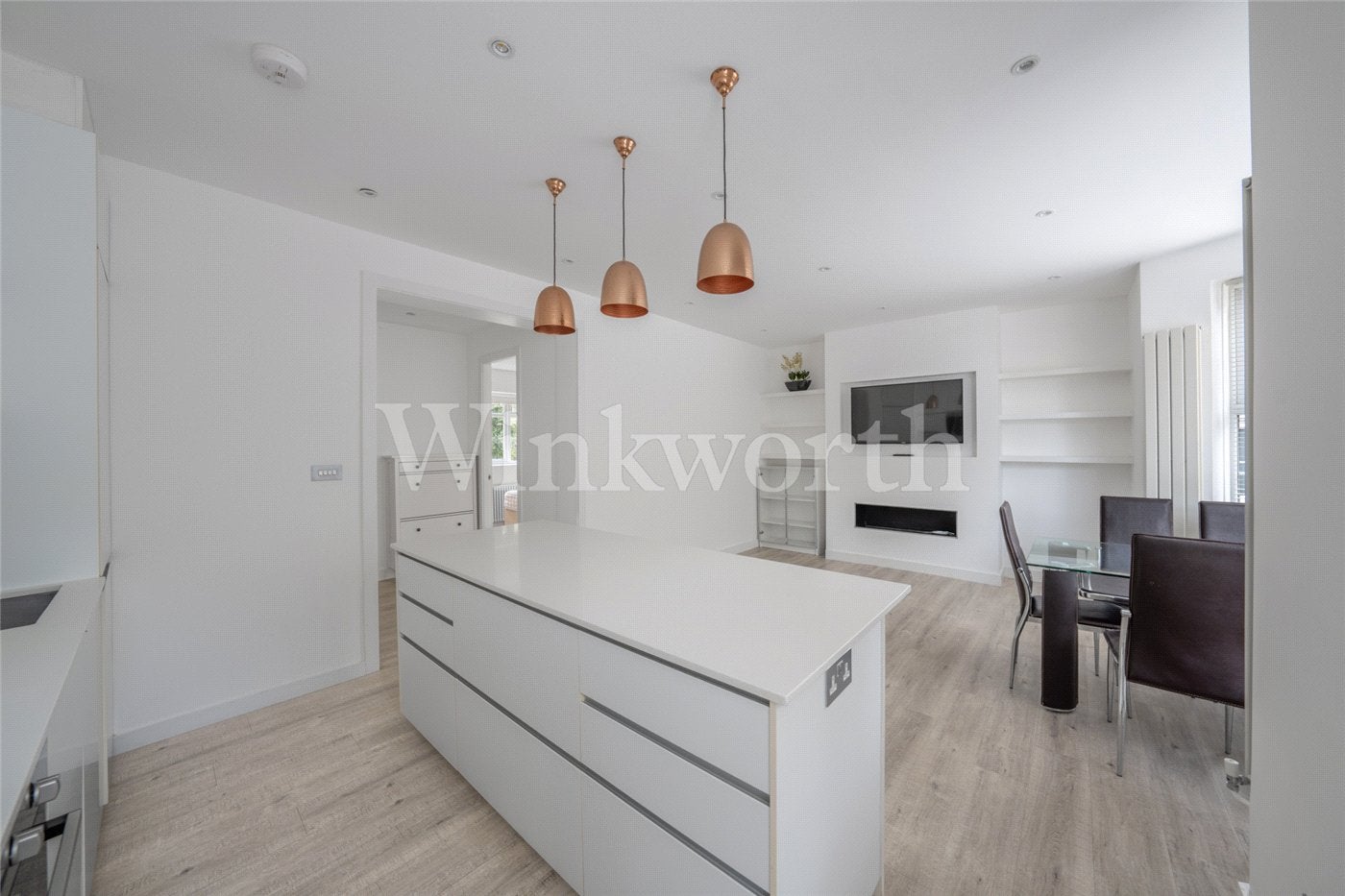 Flat Hendon Way in Greater London