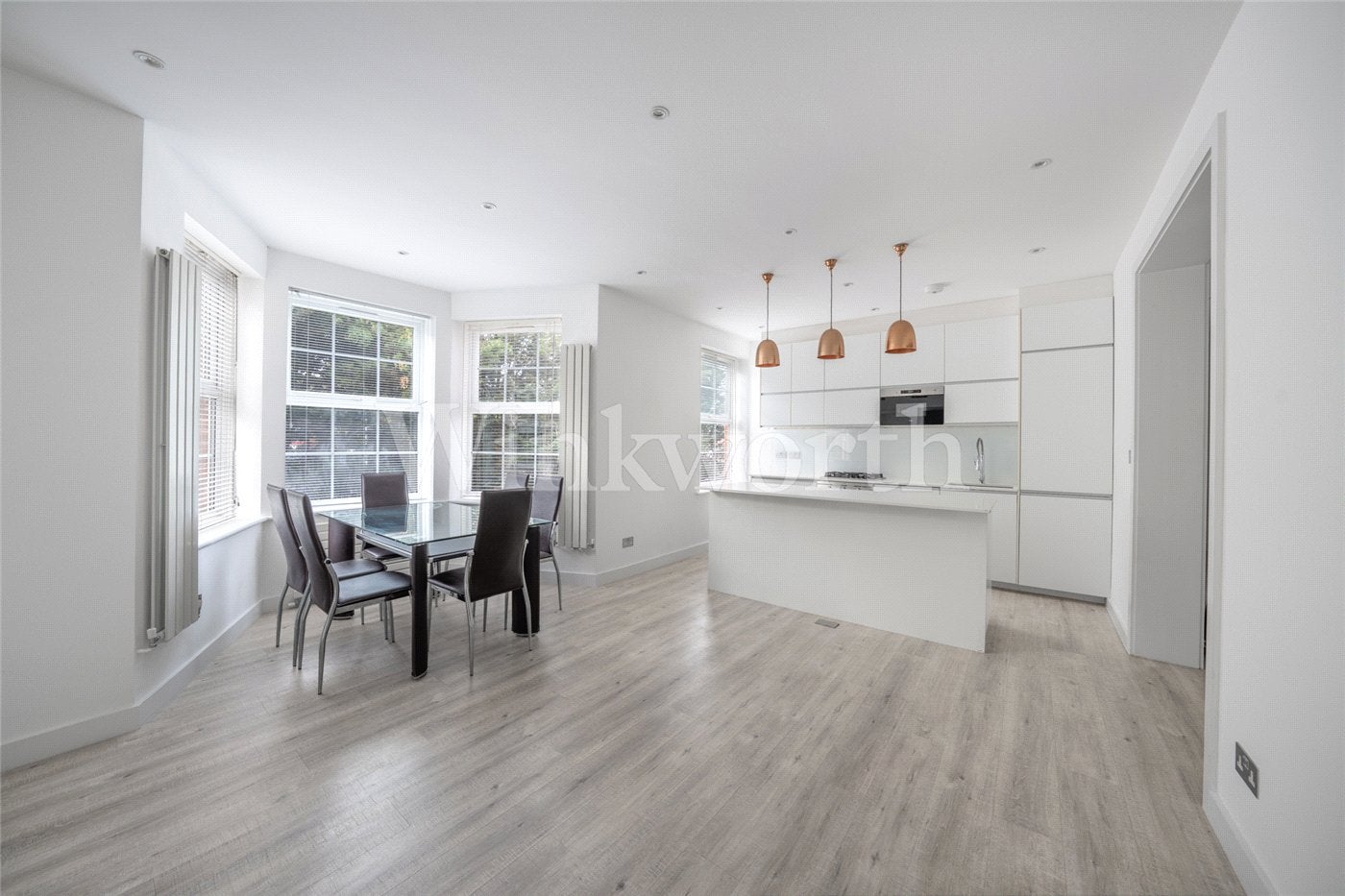 Flat Hendon Way in Greater London