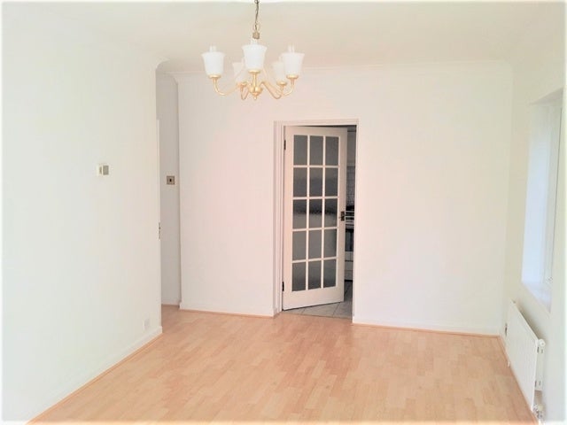 Flat Kingston Road in Greater London