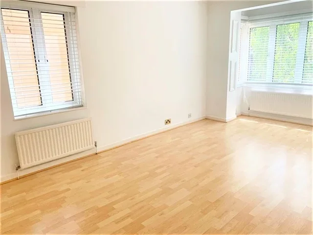 Flat Kingston Road in Greater London