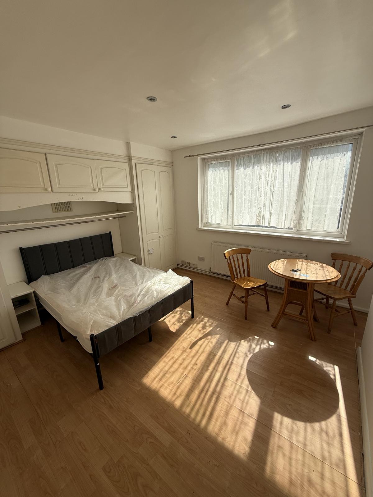 Flat Masefield Lane in Greater London