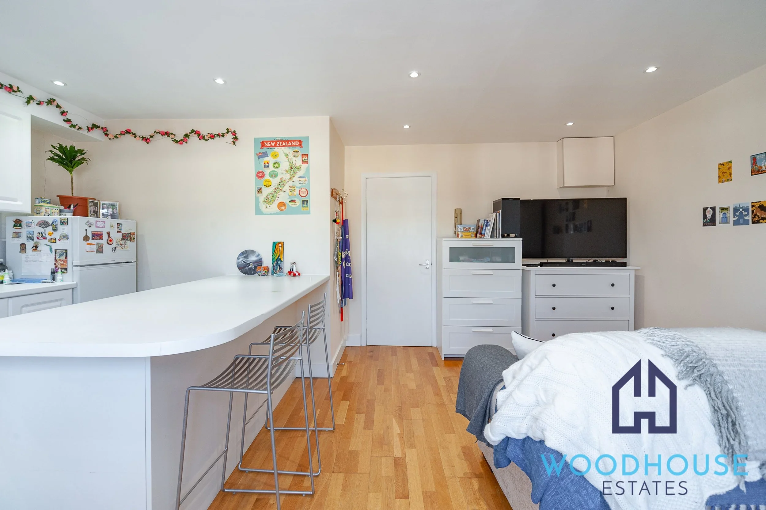 Flat Gascony Avenue in Greater London