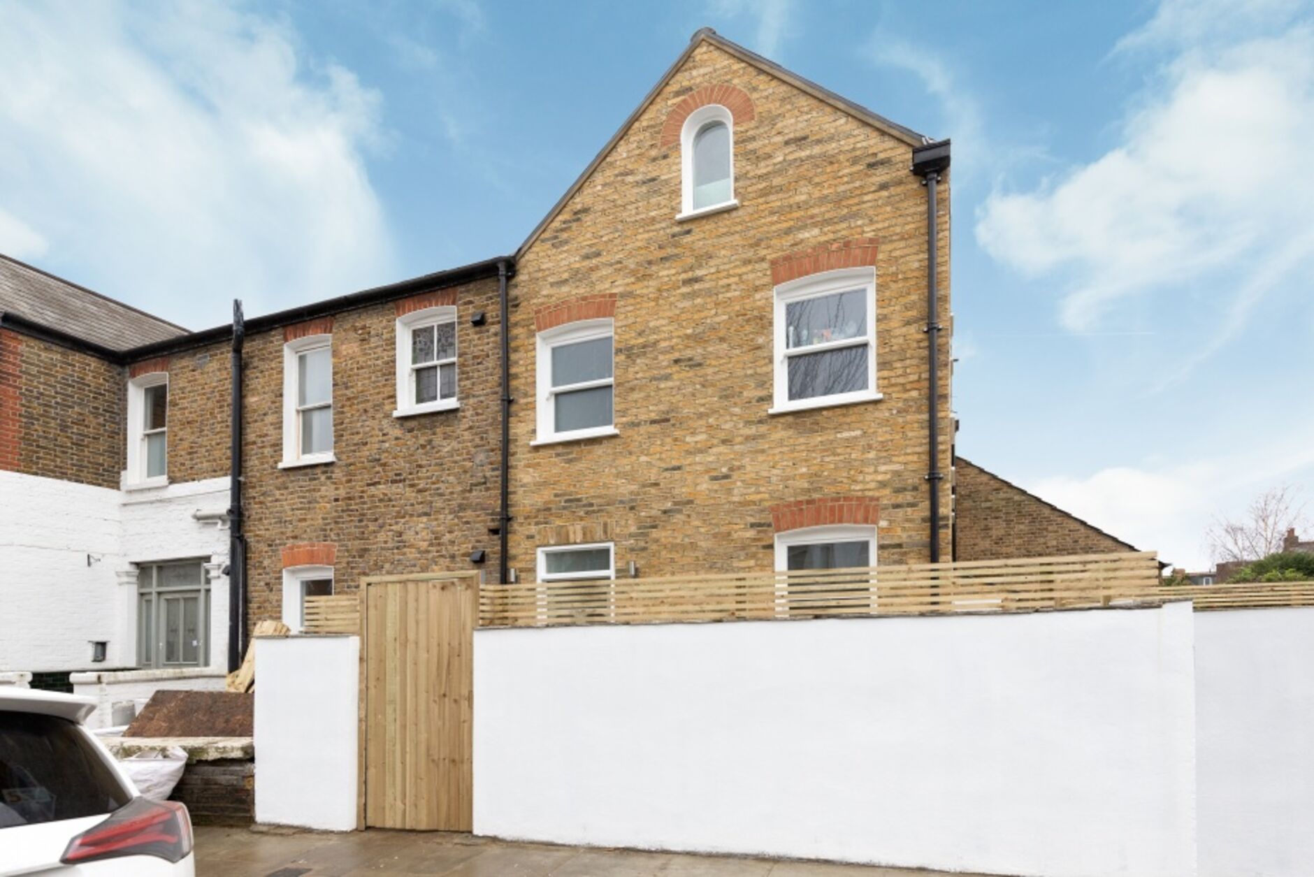 Flat Jeddo Road in Greater London