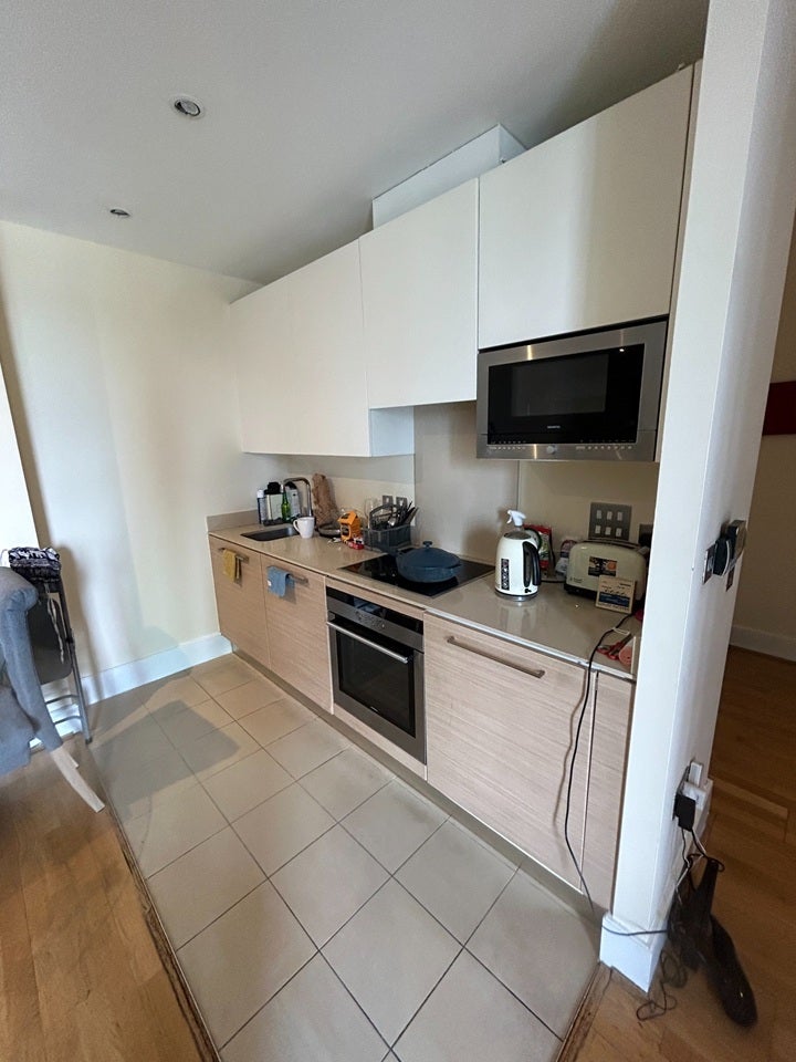 Flat Nine Elms Lane in Greater London