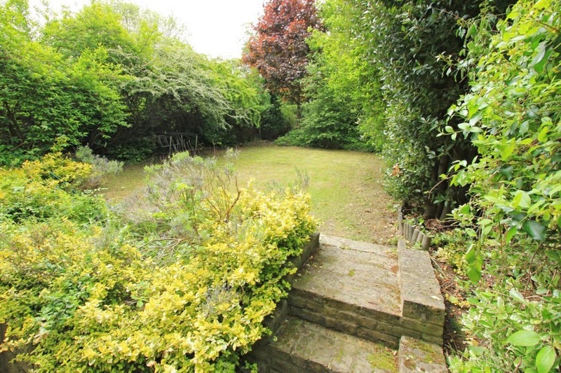 Room Eaton Rise in Greater London