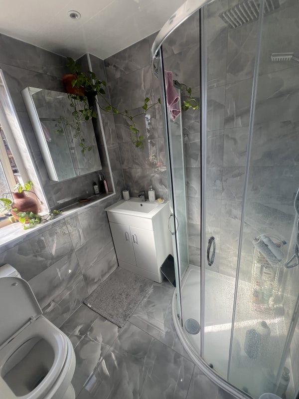 Room Bedfont Close in Greater London