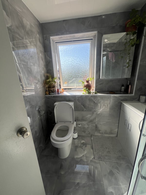 Room Bedfont Close in Greater London