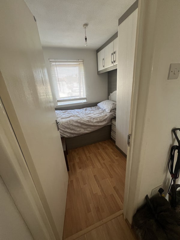 Room Bedfont Close in Greater London