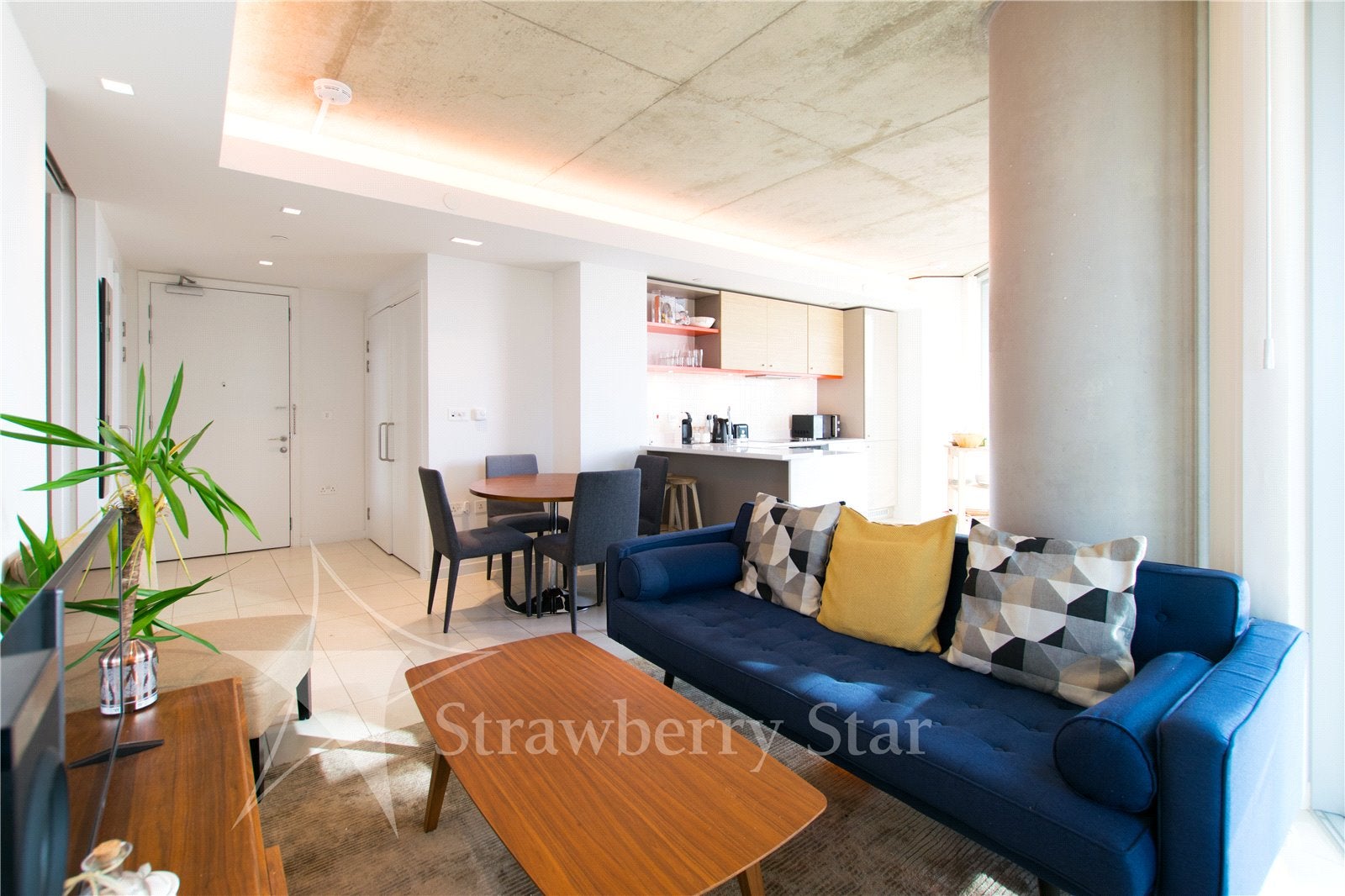 Flat Silvertown Way in Greater London