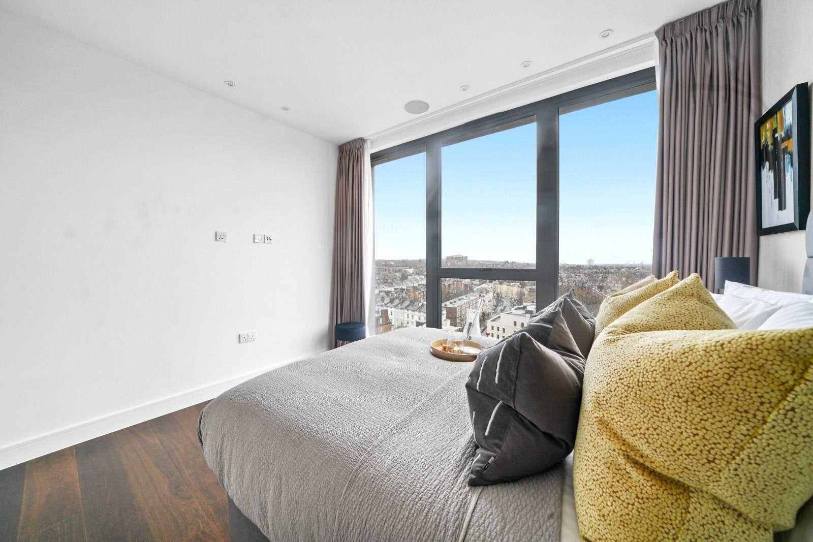 Flat Finchley Road in Greater London