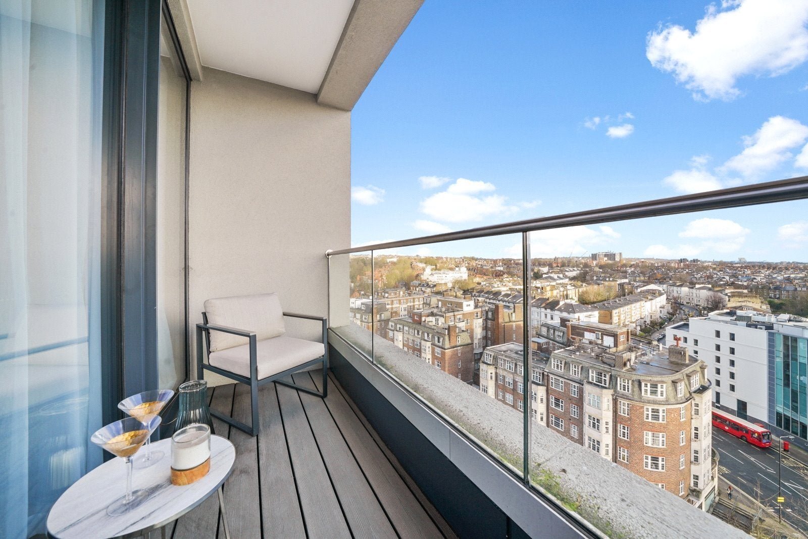 Flat Finchley Road in Greater London