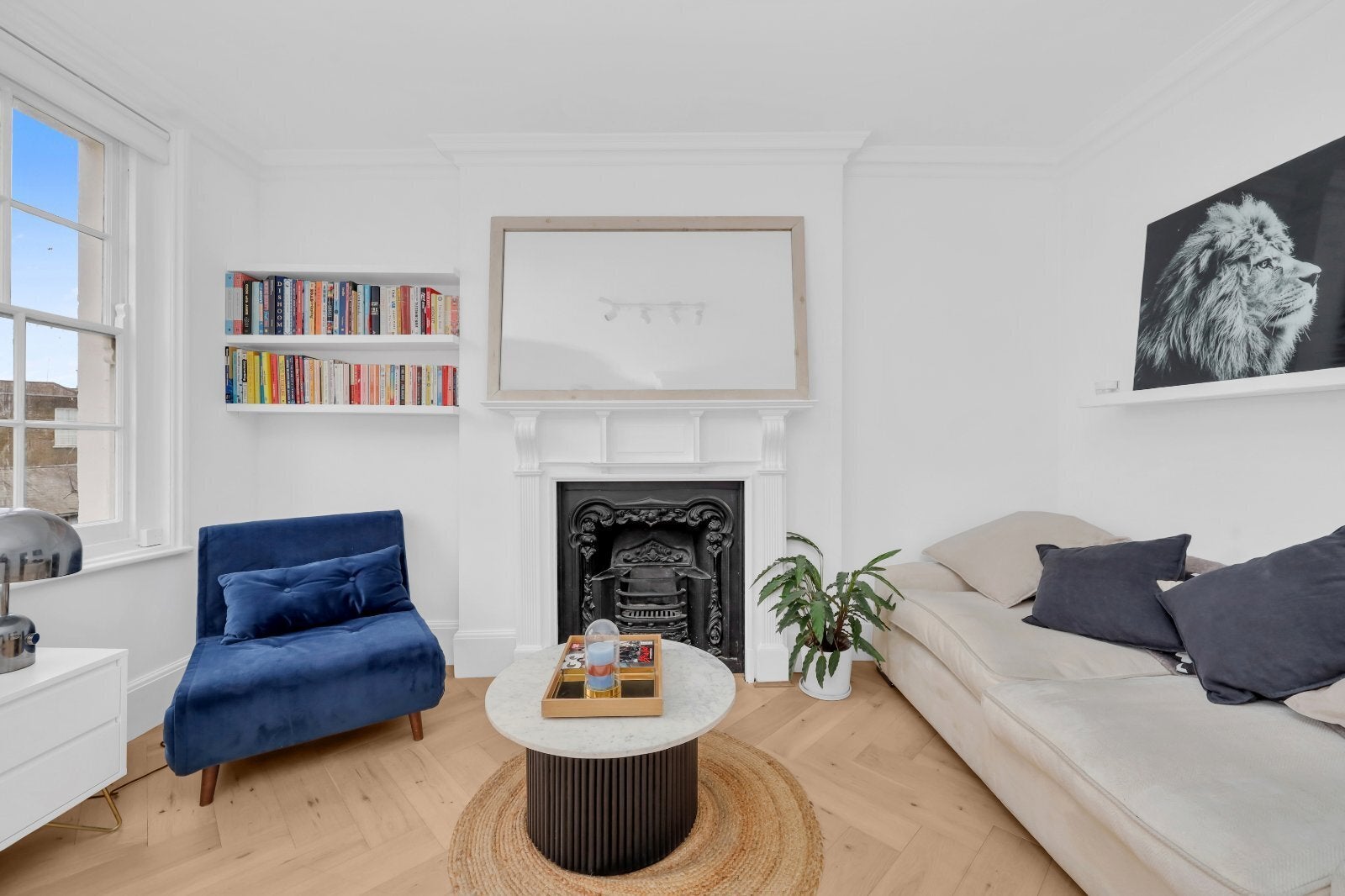 Flat Gloucester Crescent in Greater London