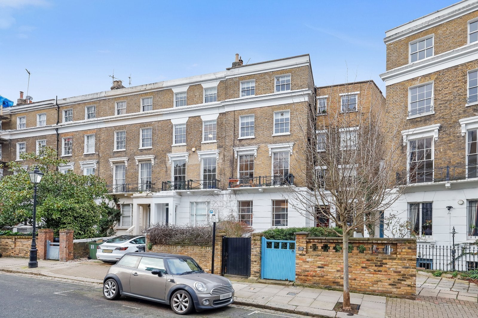 Flat Gloucester Crescent in Greater London