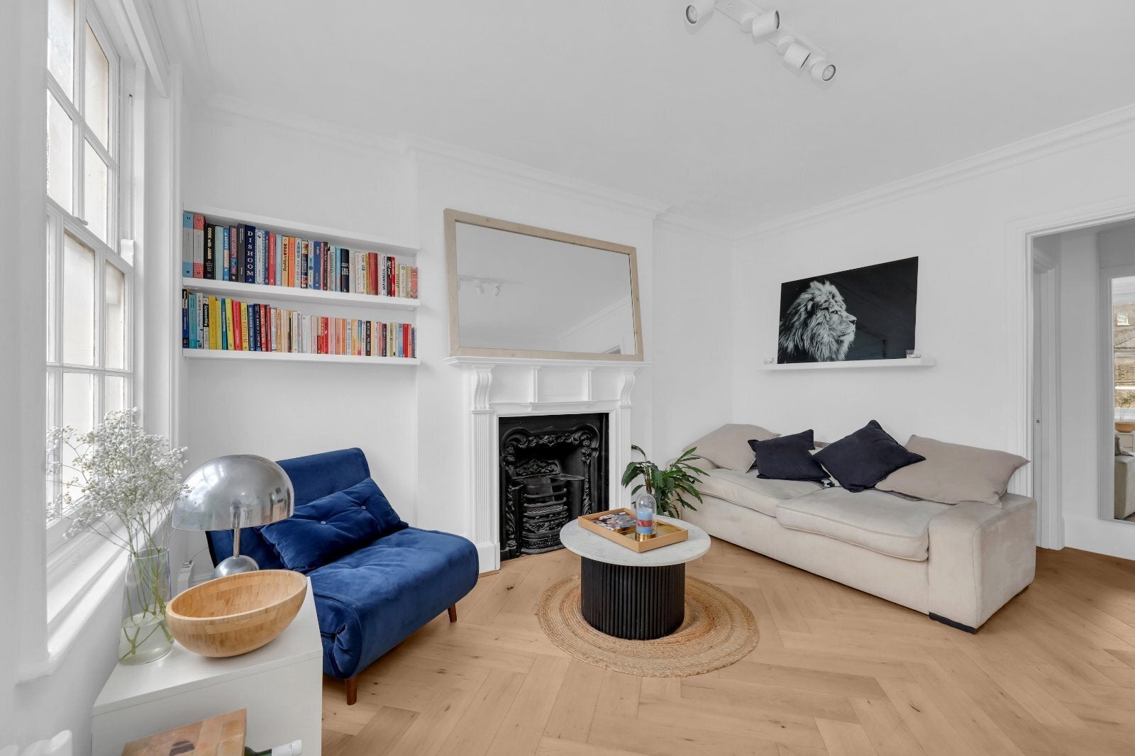 Flat Gloucester Crescent in Greater London