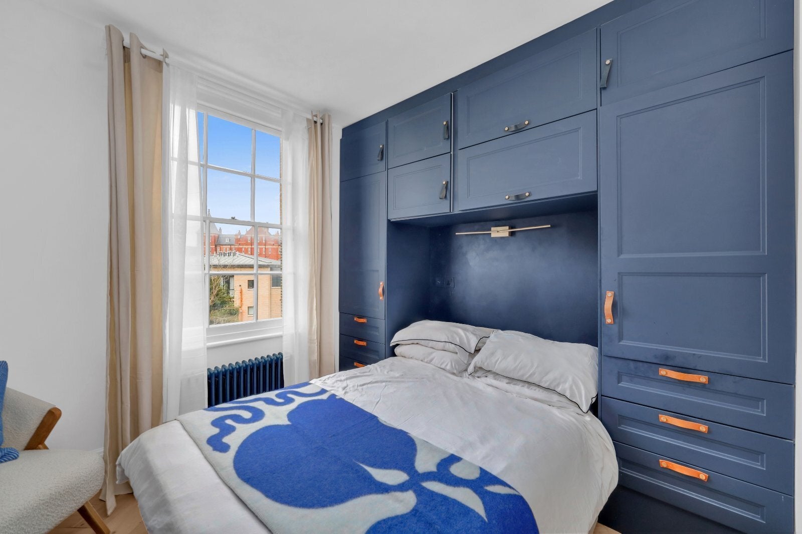 Flat Gloucester Crescent in Greater London