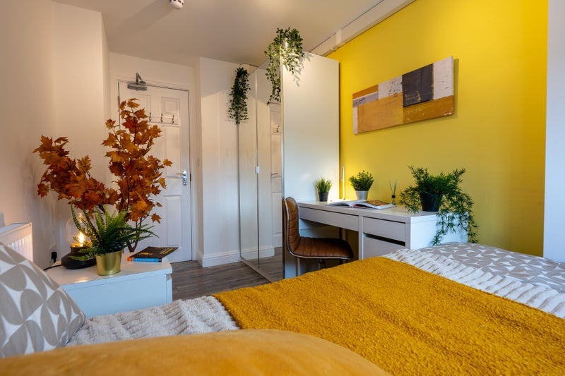 Room Bury New Road in Whitefield