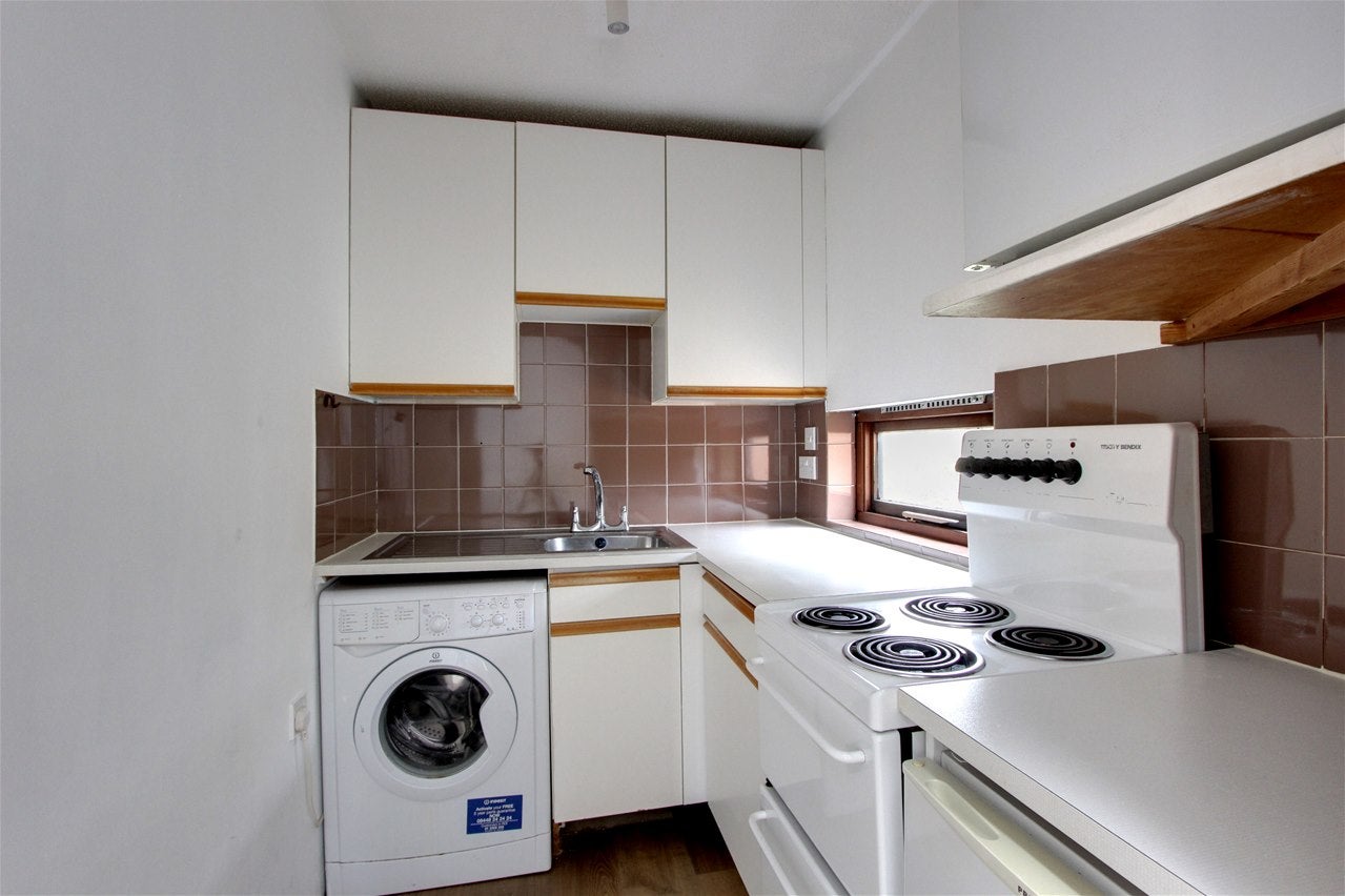 Flat Alexander Close in Greater London