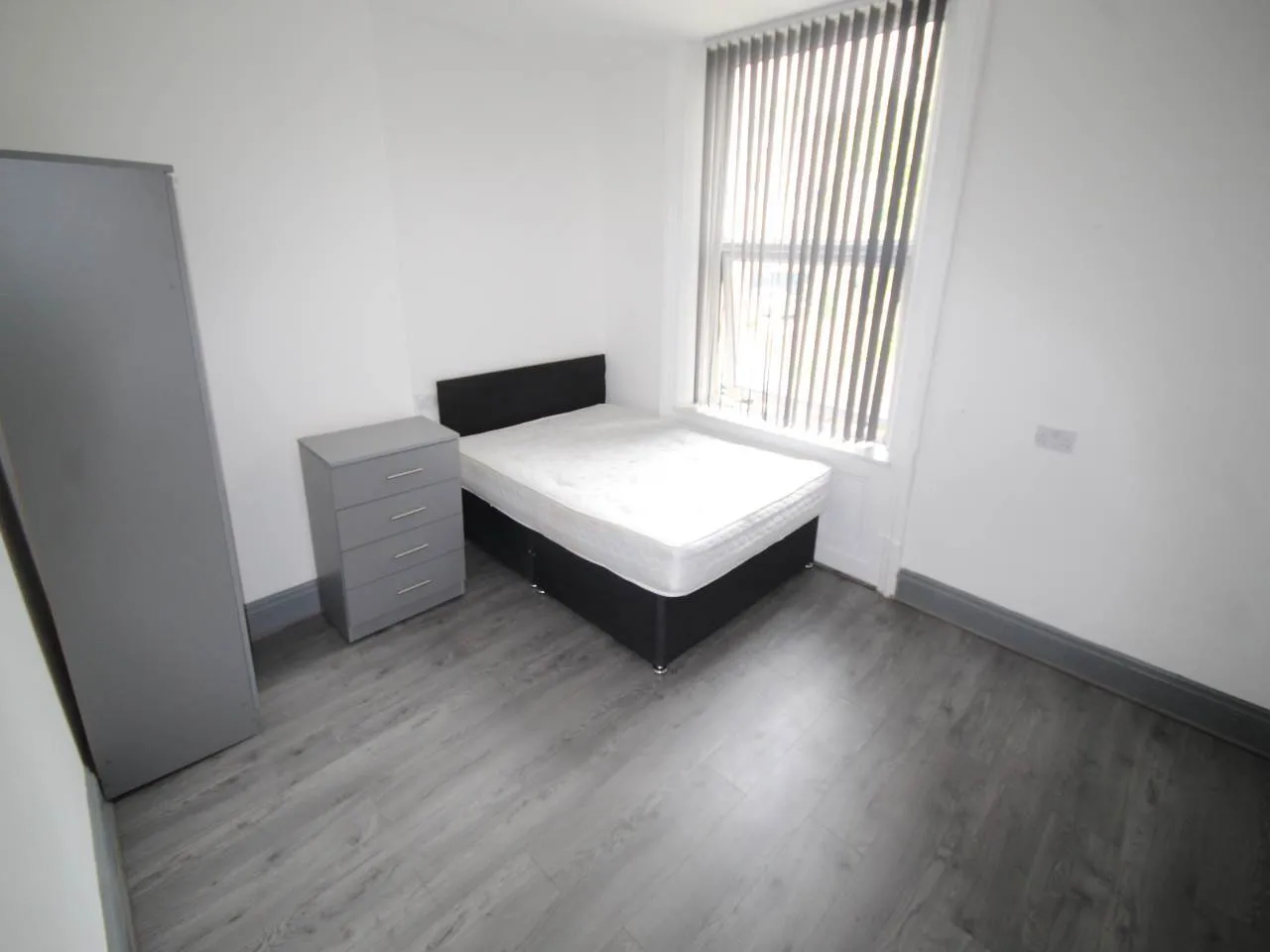 Room Pemberton Drive in Bradford