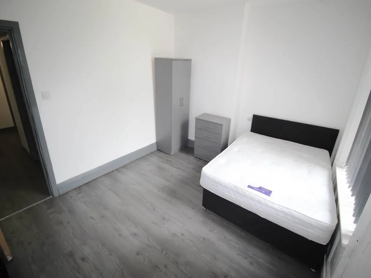 Room Pemberton Drive in Bradford