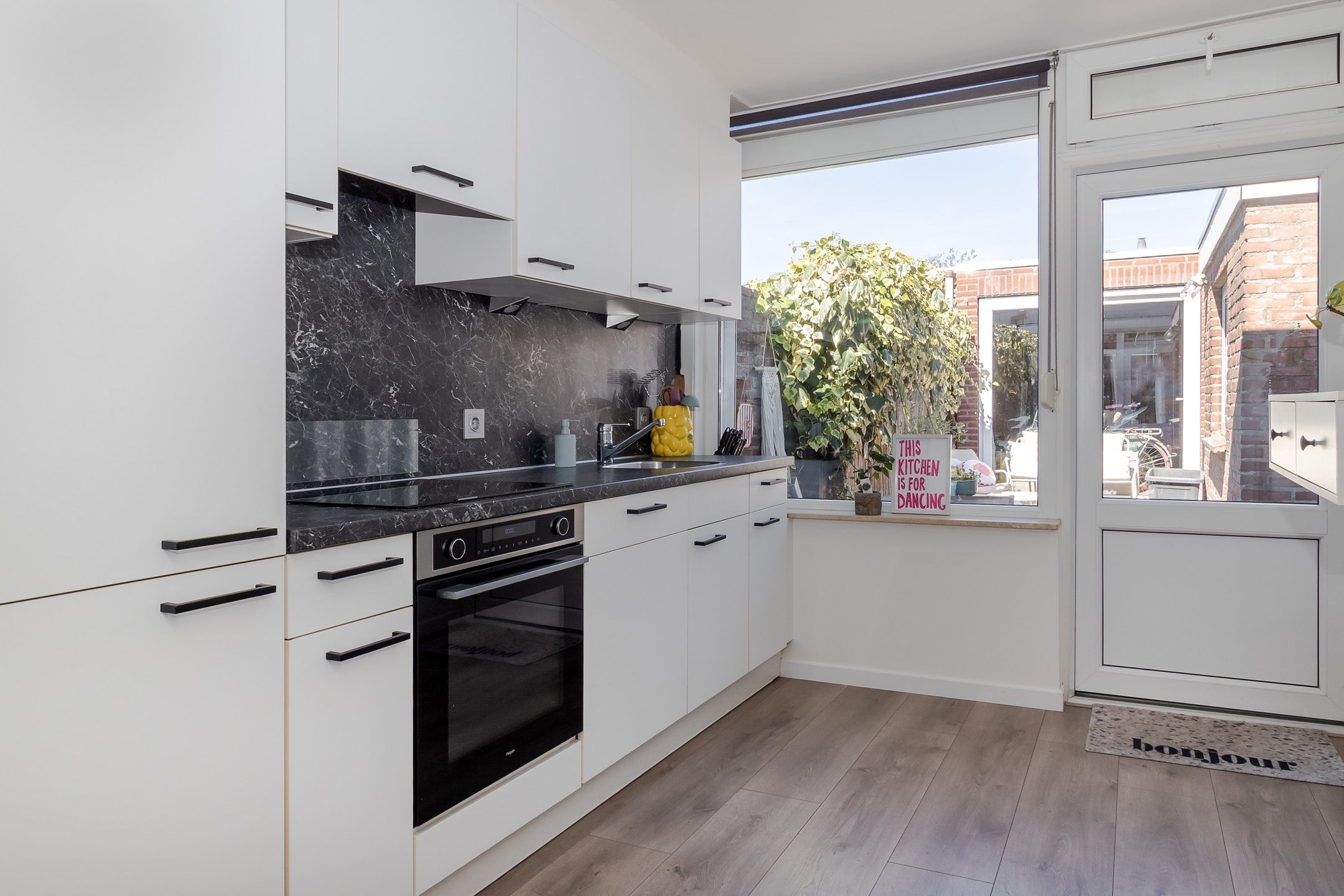 Tussenwoning te koop: Nachtegaalstraat 52, Geleen