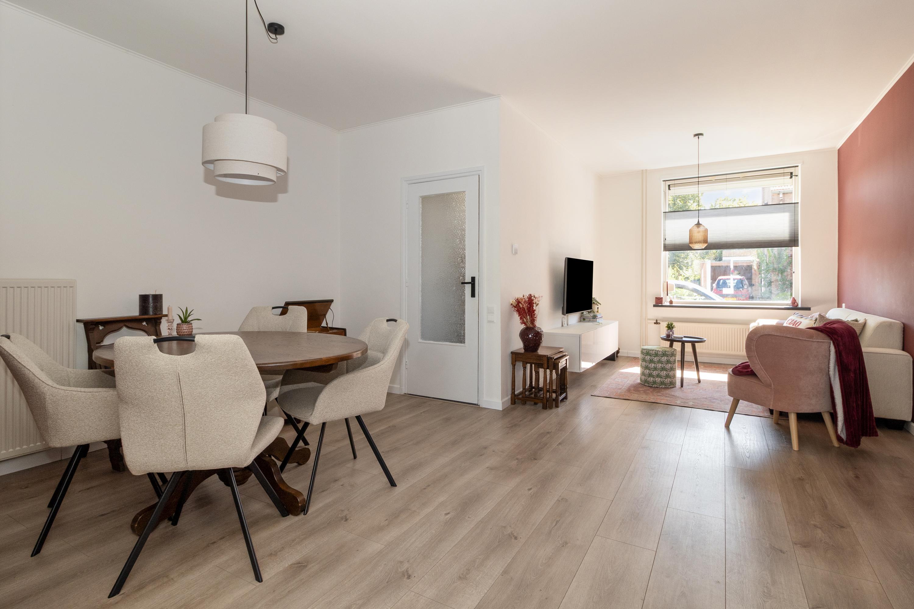 Tussenwoning te koop: Nachtegaalstraat 52, Geleen